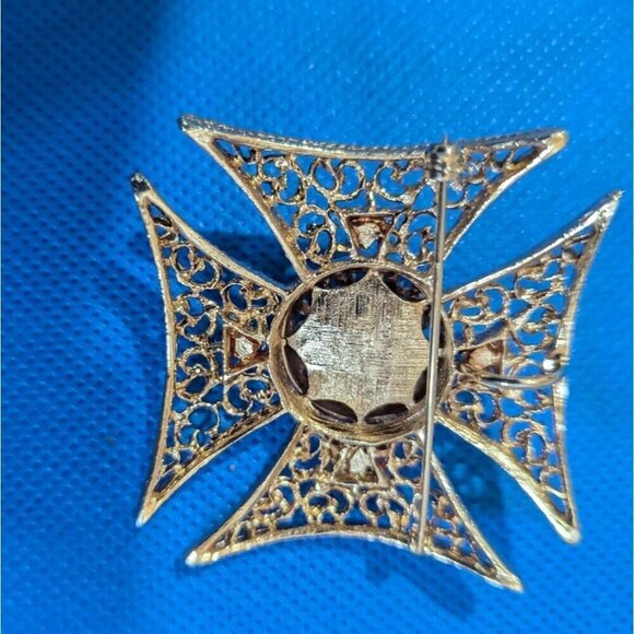 Vintage Gold Tone Filigree Cross Brooch With Faux Pearls & Intricate Design - Picture 5 of 5